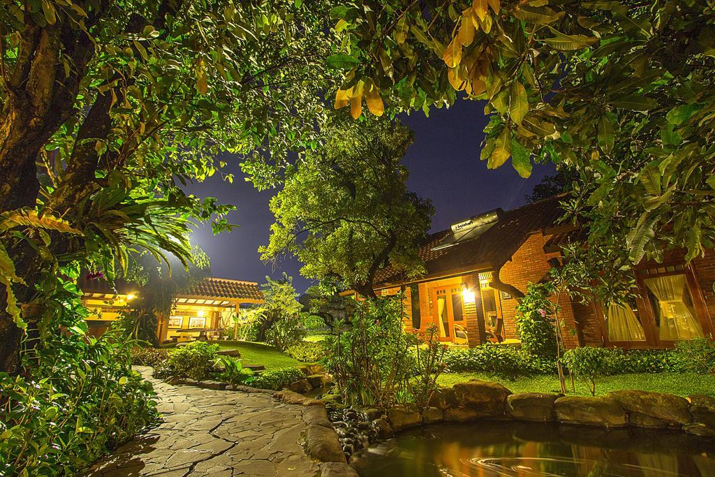 Duta Boutique Villa Yogyakarta Exterior photo